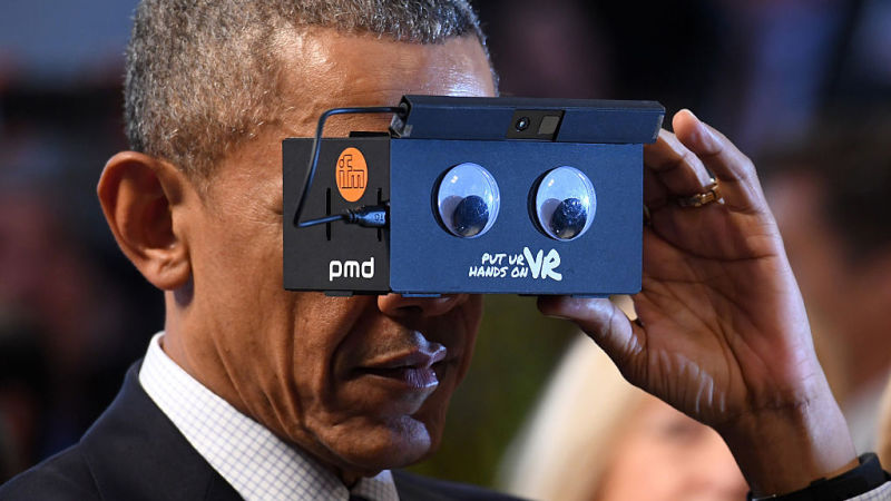 Barack Obama and Angela Merkel trying out virtual reality